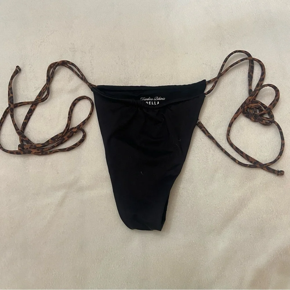 Frankies Bikinis chic black